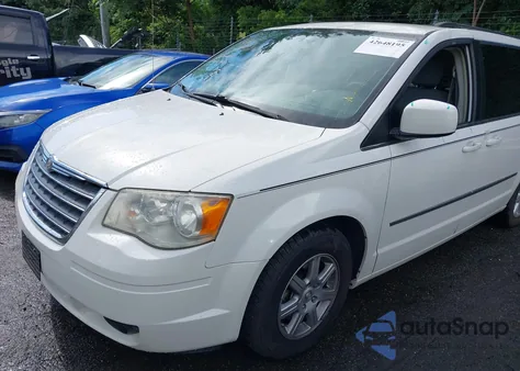 2010 Chrysler Town & Country Touring from USA, damaged, VIN 2A4RR5D19AR337474